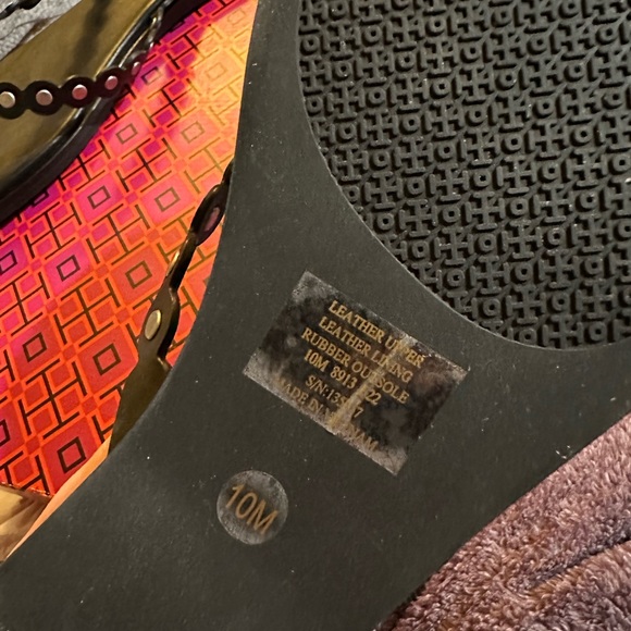 Tory Burch Benton Scalloped Thong - Picture 3 of 5